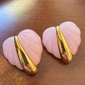 Avon 1987 gold color metal & pink lucite ribbed heart earrings Earrings